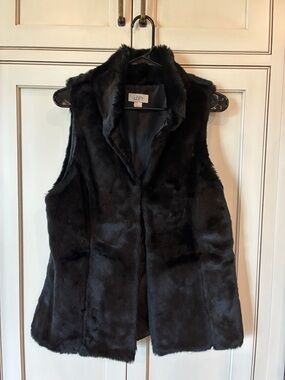 LOFT Black Plush Faux-Fur Sleeveless Vest
